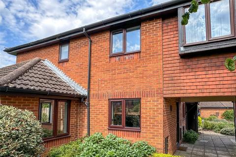 3 bedroom end of terrace house to rent, Darlington Close, Amersham, Buckinghamshire, HP6