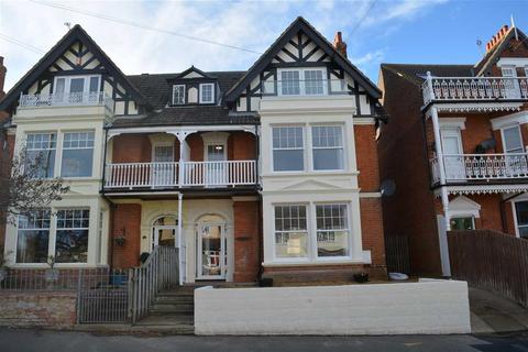 3 bedroom apartment to rent, 5, Woodcroft House, Felixstowe IP11