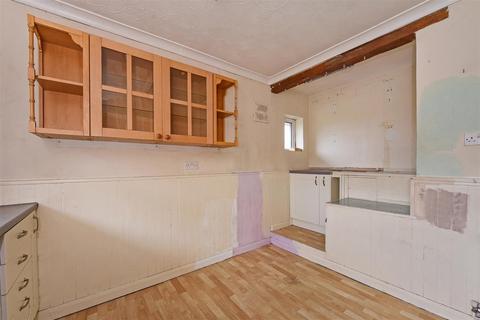 3 bedroom maisonette for sale, Willow Grove, Andover