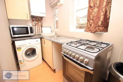 1 bedroom ground floor flat to rent, Basildene Road, Hounslow, TW4