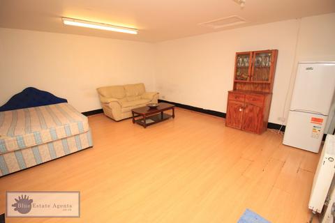 1 bedroom ground floor flat to rent, Basildene Road, Hounslow, TW4