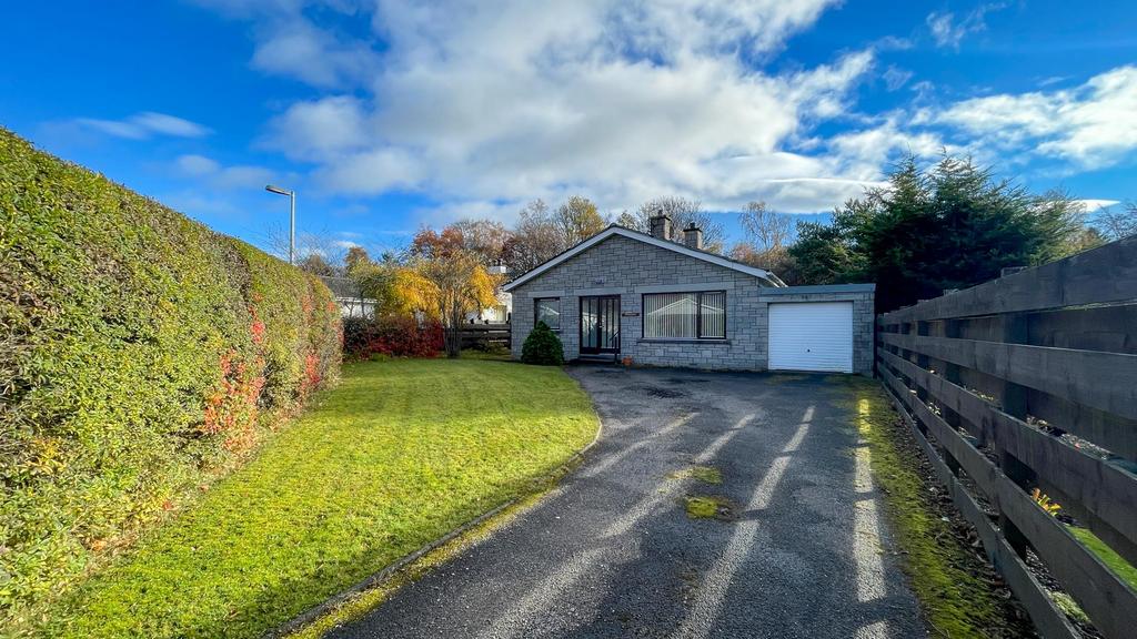 FRONT GARDEN &amp; DRIVEWAY