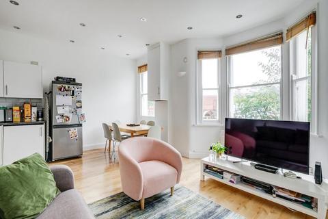 2 bedroom flat to rent, Ingham Road, West Hampstead, NW6