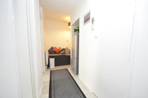 Studio to rent, Matlock Court, Denmark Hill Estate, London SE5