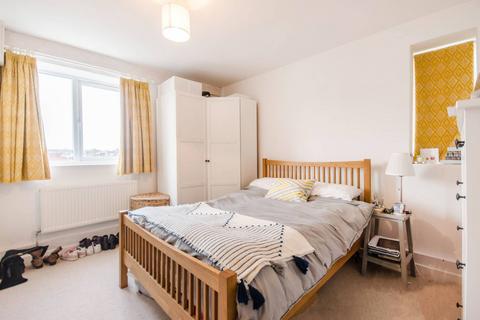 3 bedroom flat to rent, Heaton Road, Peckham, London, SE15