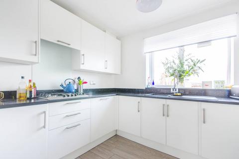 3 bedroom flat to rent, Heaton Road, Peckham, London, SE15