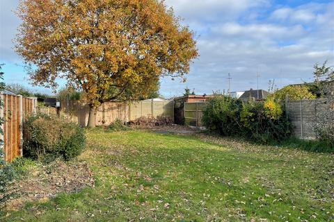 3 bedroom semi-detached bungalow to rent, Grand Avenue, Littlehampton BN17