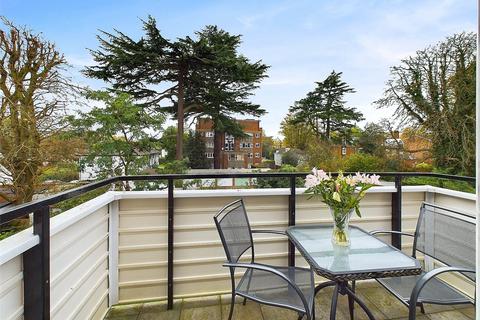 3 bedroom apartment to rent, Glamorgan Road, Hampton Wick