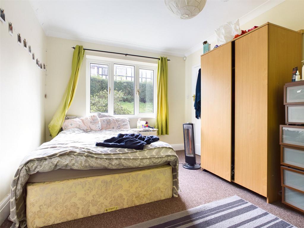 Bedroom-House-To-Ren