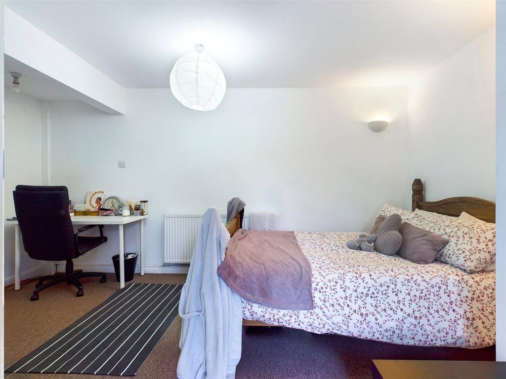 Bedroom-House-To-Ren