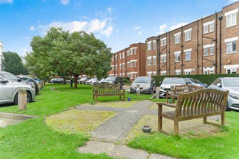 2 bedroom flat to rent, Bushey Road, Raynes Park SW20