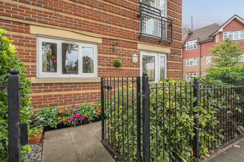 2 bedroom apartment for sale, Grove Road, Woking, Surrey, GU21