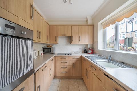 2 bedroom apartment for sale, Grove Road, Woking, Surrey, GU21