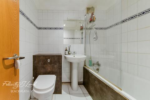 Flat 12, Greenwich Heights Master Gunner Place, London, SE18 4NW