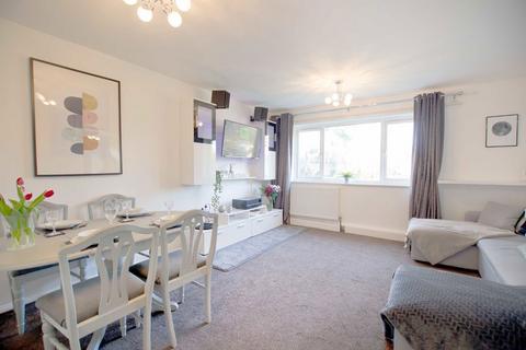 2 bedroom flat for sale, Manor Road, Twickenham TW2