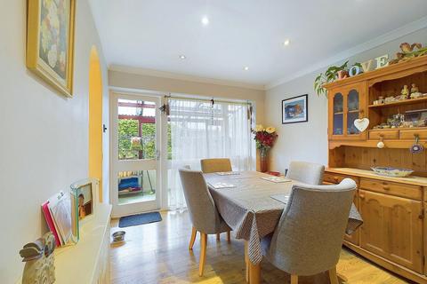 3 bedroom end of terrace house for sale, Willow Crescent, Worthing, BN13