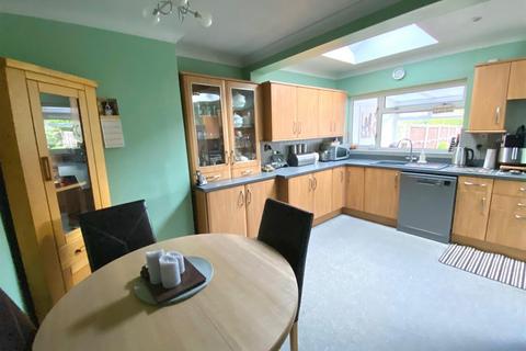 3 bedroom semi-detached house for sale, Beccles Road, South Oulton Broad, Lowestoft, Suffolk