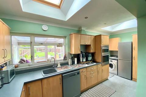 3 bedroom semi-detached house for sale, Beccles Road, South Oulton Broad, Lowestoft, Suffolk