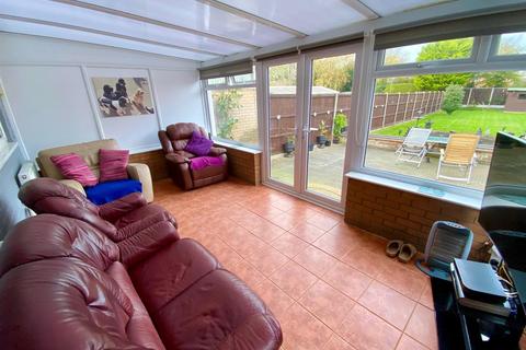 3 bedroom semi-detached house for sale, Beccles Road, South Oulton Broad, Lowestoft, Suffolk