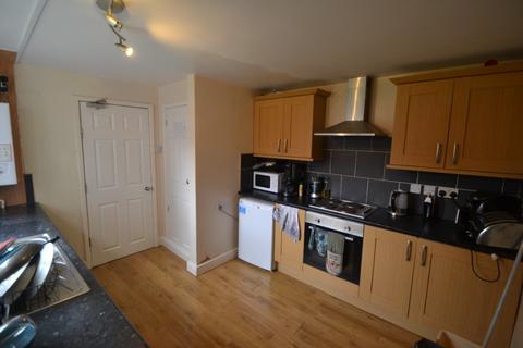 4 bedroom terraced house to rent, Forsythia Gardens, Nottingham NG7