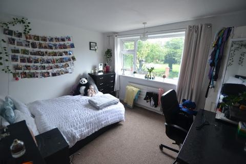 4 bedroom terraced house to rent, Forsythia Gardens, Nottingham NG7