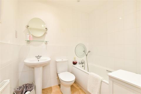 2 bedroom flat to rent, Little Grebe House, Yiewsley UB7