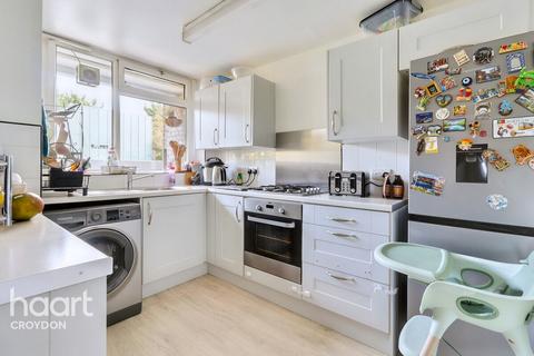 149 Warbank Crescent, New Addington, Croydon, CR0 0AZ