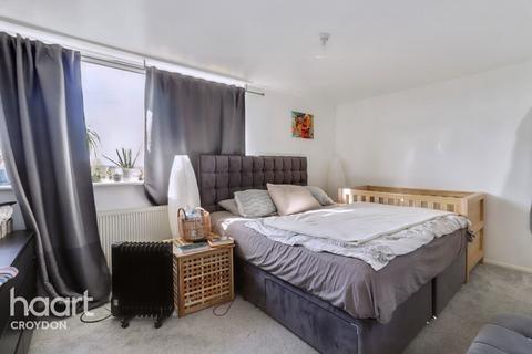 2 bedroom maisonette for sale, Warbank Crescent, Croydon