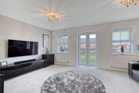 4 bedroom terraced house for sale, School Avenue, Basildon SS15