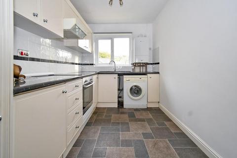 2 bedroom flat to rent, Walkers Row, Yeadon, Leeds