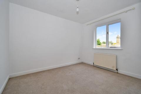 2 bedroom flat to rent, Walkers Row, Yeadon, Leeds