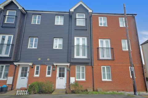 4 bedroom townhouse to rent, Herdwick Close, Kingsnorth, Ashford