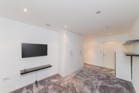 2 bedroom flat to rent, East End Road, London