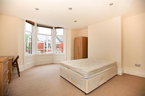 3 bedroom flat to rent, Shortridge Terrace, Newcastle Upon Tyne NE2