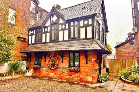 3 bedroom semi-detached house for sale, Half Edge Lane, Eccles, Manchester, Greater Manchester, M30 9GJ