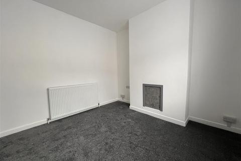 2 bedroom terraced house to rent, Dryden Street, Swindon SN1