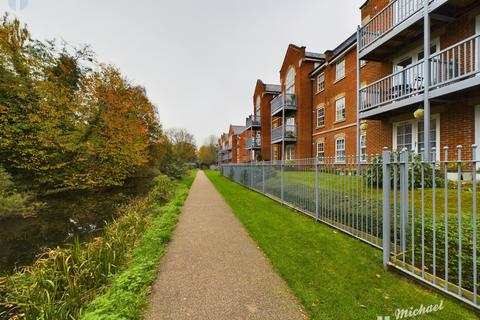 2 bedroom flat for sale, Florey Gardens, Aylesbury, Buckinghamshire