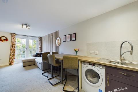 2 bedroom flat for sale, Florey Gardens, Aylesbury, Buckinghamshire