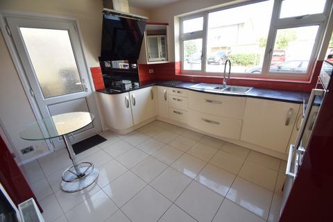 3 bedroom semi-detached house to rent, Beaconsfield, Luton, Bedfordshire, LU2 0RW