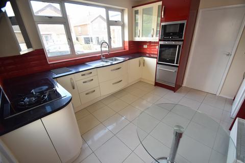 3 bedroom semi-detached house to rent, Beaconsfield, Luton, Bedfordshire, LU2 0RW