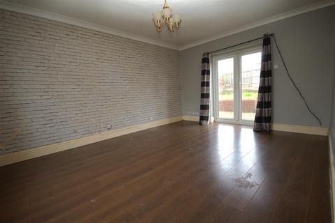 3 bedroom end of terrace house for sale, St. Giles Mount, Pontefract