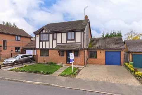 4 bedroom detached house for sale, Siskin Gardens, Paddock Wood