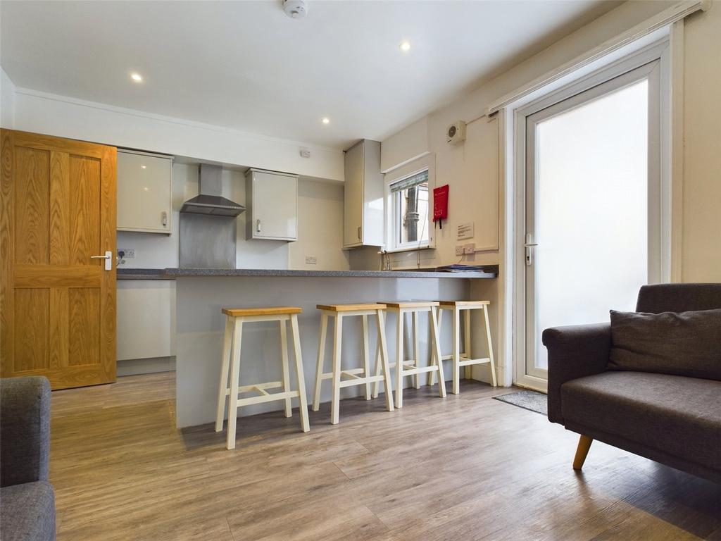 Lounge-Flat-To-Rent