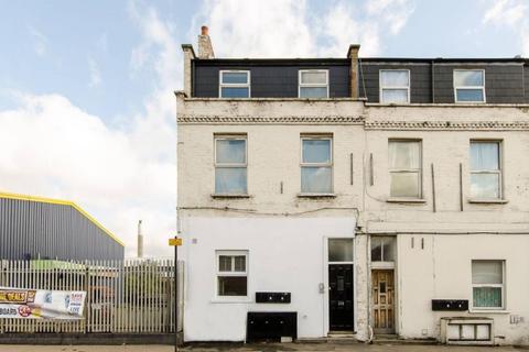 2 bedroom flat to rent, Ilderton Road Peckham SE15