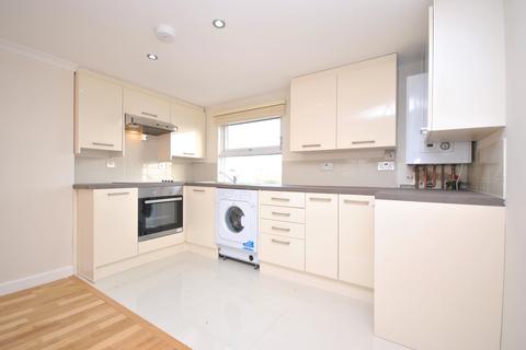 2 bedroom flat to rent, Ilderton Road Peckham SE15