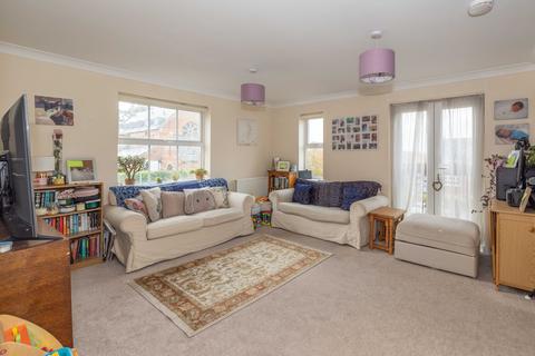 2 bedroom flat for sale, Godfrey Gardens, Chartham, CT4