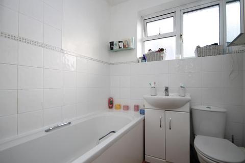 8 Penrose Road, Fetcham, Leatherhead, KT22 9QA