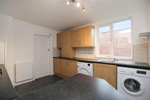 3 bedroom flat to rent, Valley View, Newcastle upon Tyne NE2