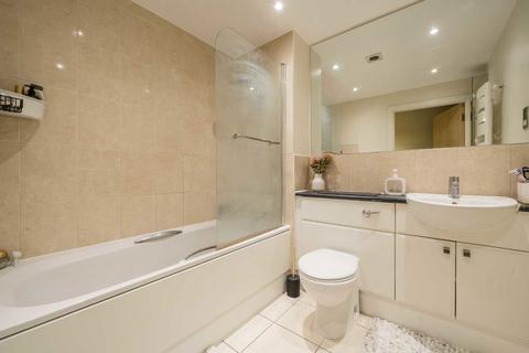 1 bedroom flat to rent, Holland Gardens, Brentford TW8