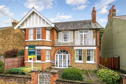undefined, Queens Road, Hampton Hill